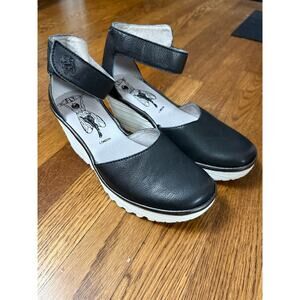 Fly London Women's Wedge Shoe Size 37